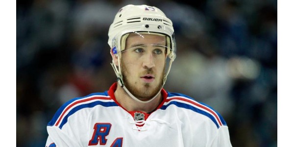 Kevin Hayes tecknar ett års kontrakt med Rangers